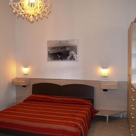Oasi Del Mare Aparthotel Тирения Екстериор снимка