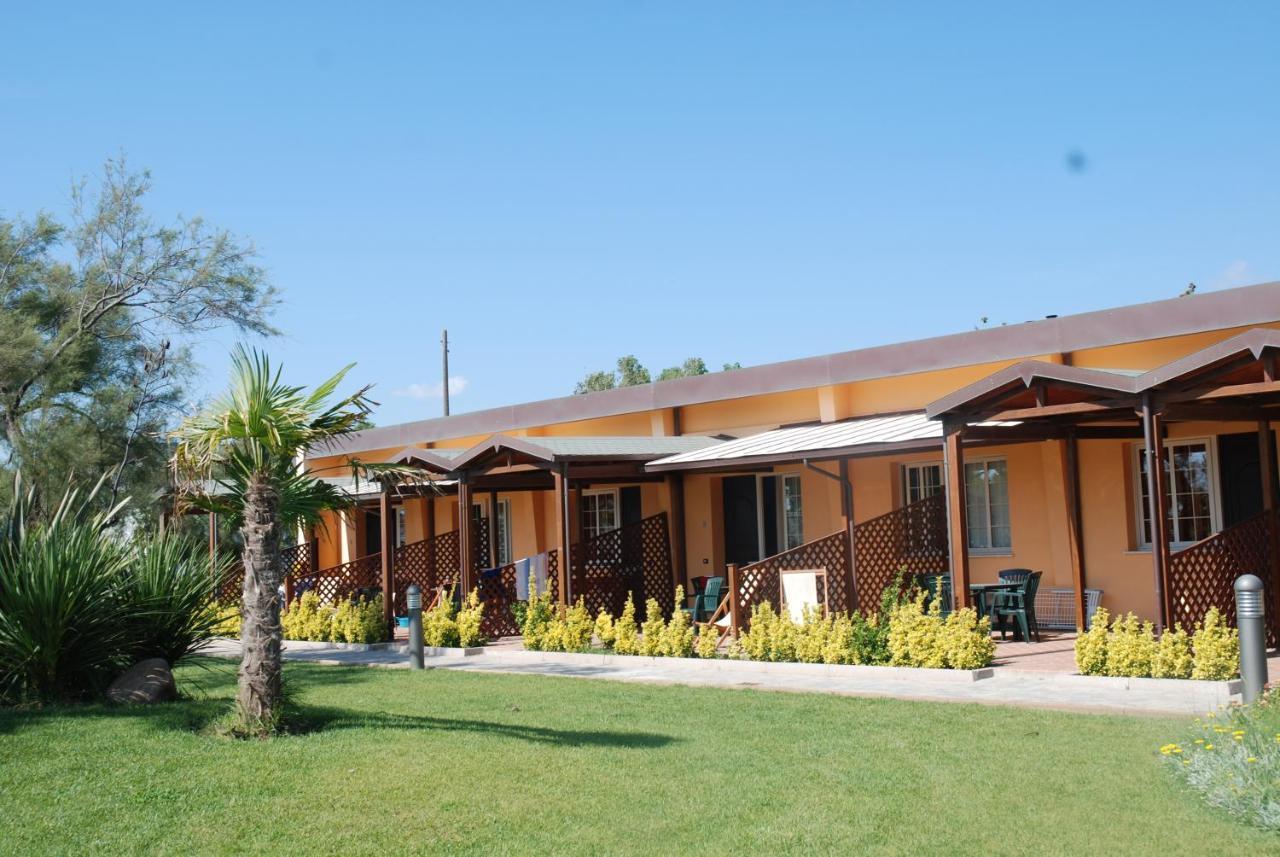 Oasi Del Mare Aparthotel Тирения Екстериор снимка