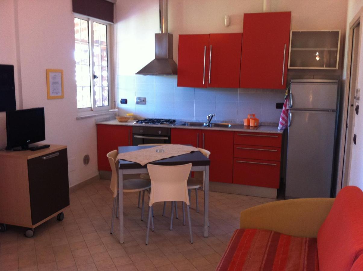 Oasi Del Mare Aparthotel Тирения Екстериор снимка