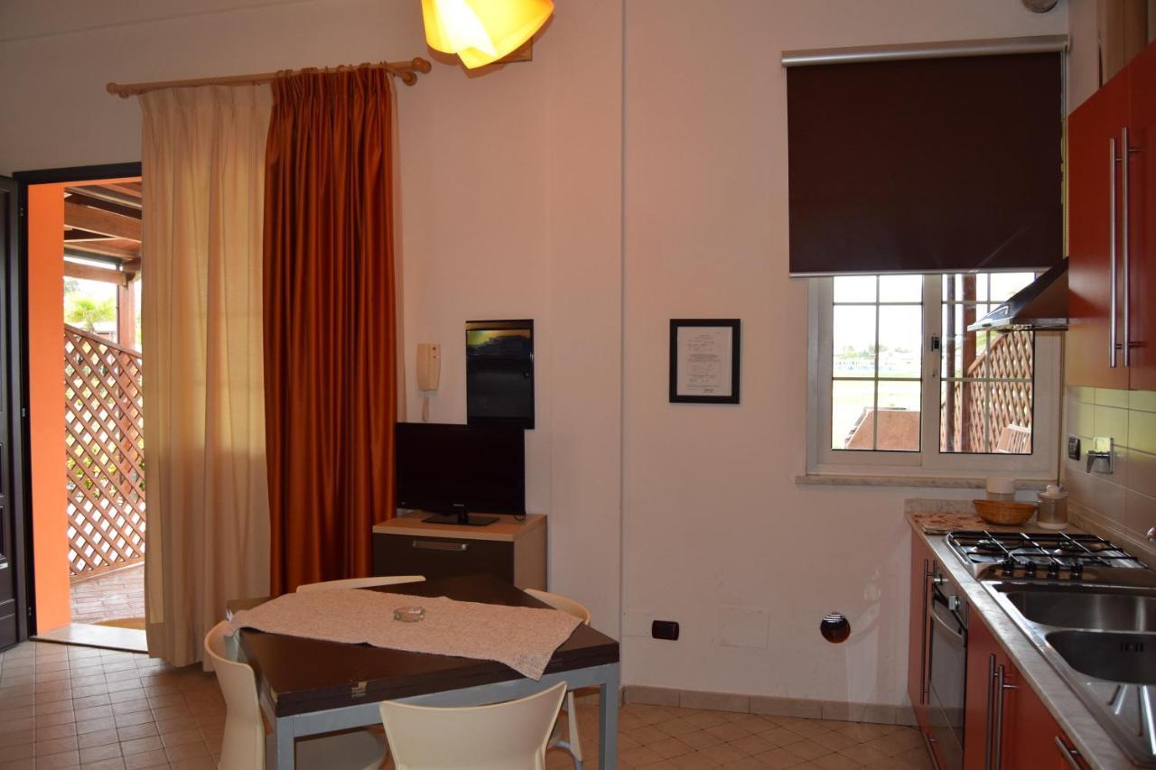 Oasi Del Mare Aparthotel Тирения Екстериор снимка