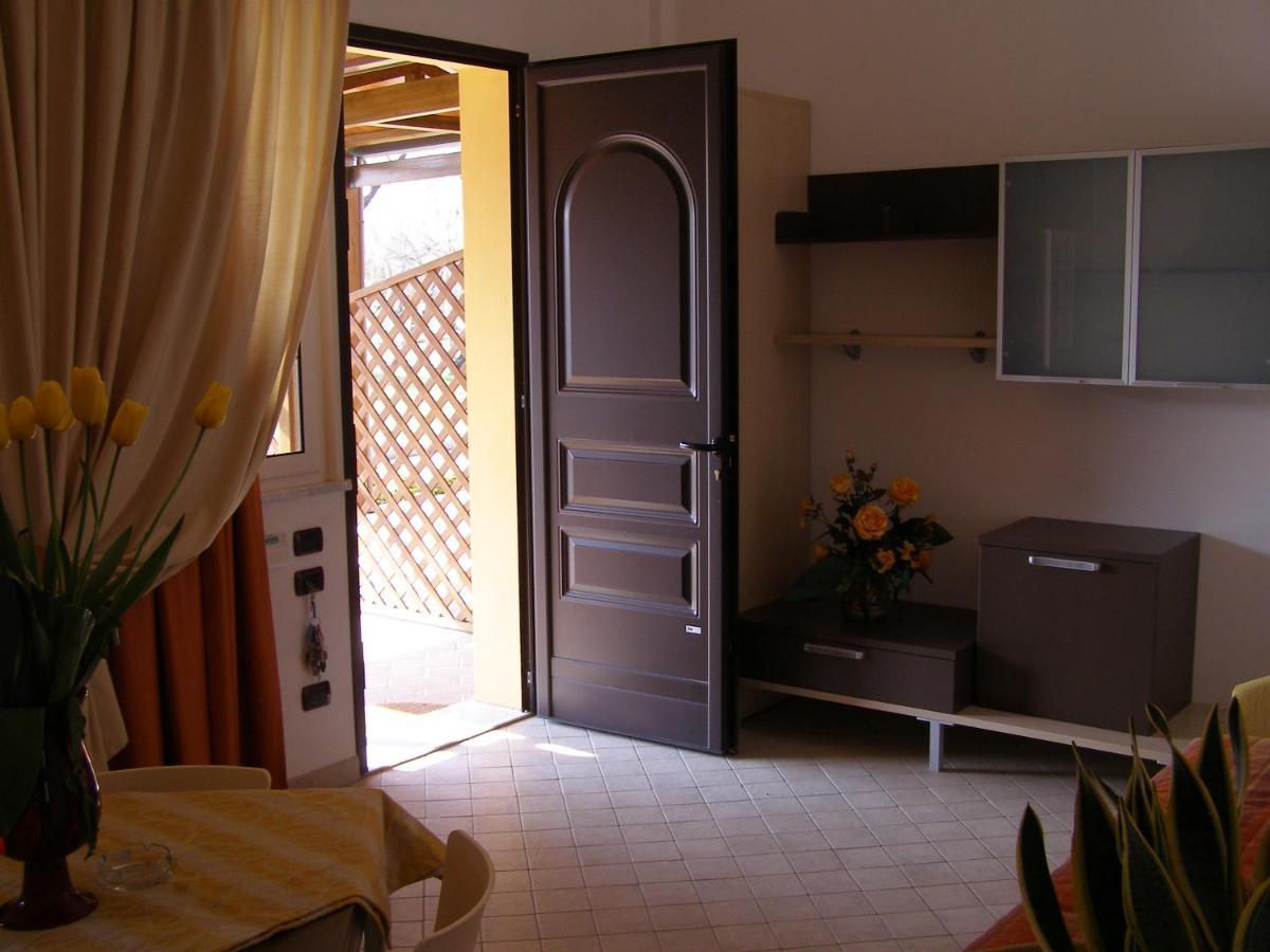 Oasi Del Mare Aparthotel Тирения Екстериор снимка