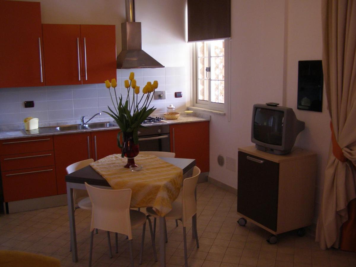 Oasi Del Mare Aparthotel Тирения Екстериор снимка