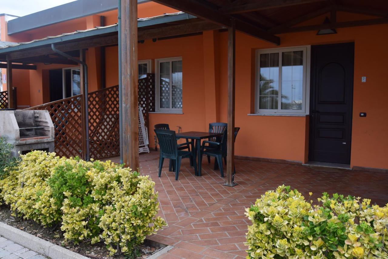Oasi Del Mare Aparthotel Тирения Екстериор снимка