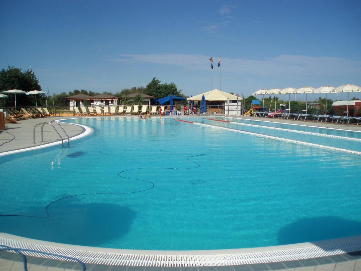 Oasi Del Mare Aparthotel Тирения Екстериор снимка