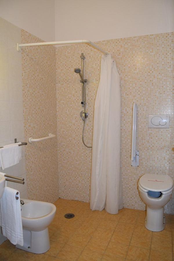 Oasi Del Mare Aparthotel Тирения Екстериор снимка