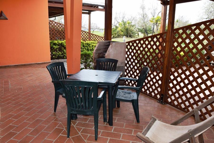 Oasi Del Mare Aparthotel Тирения Екстериор снимка